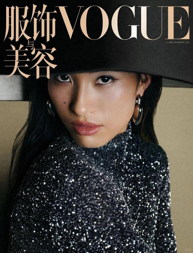 日登《VOGUE》封面气场十足！qy球友会体育郑钦文过22岁生(图31)